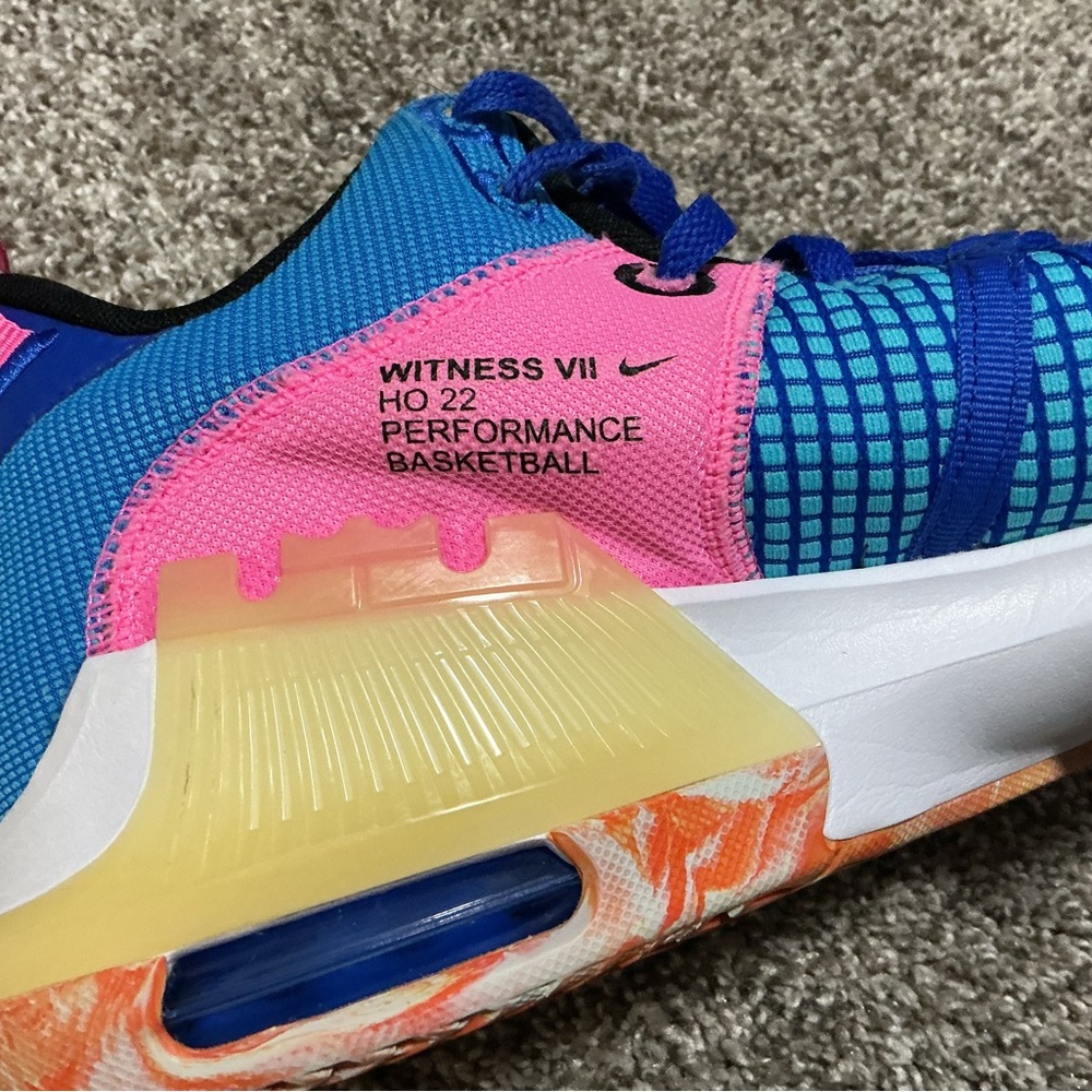 Nike LeBron James Witness VII basketball shoes - Picture 3 of 5